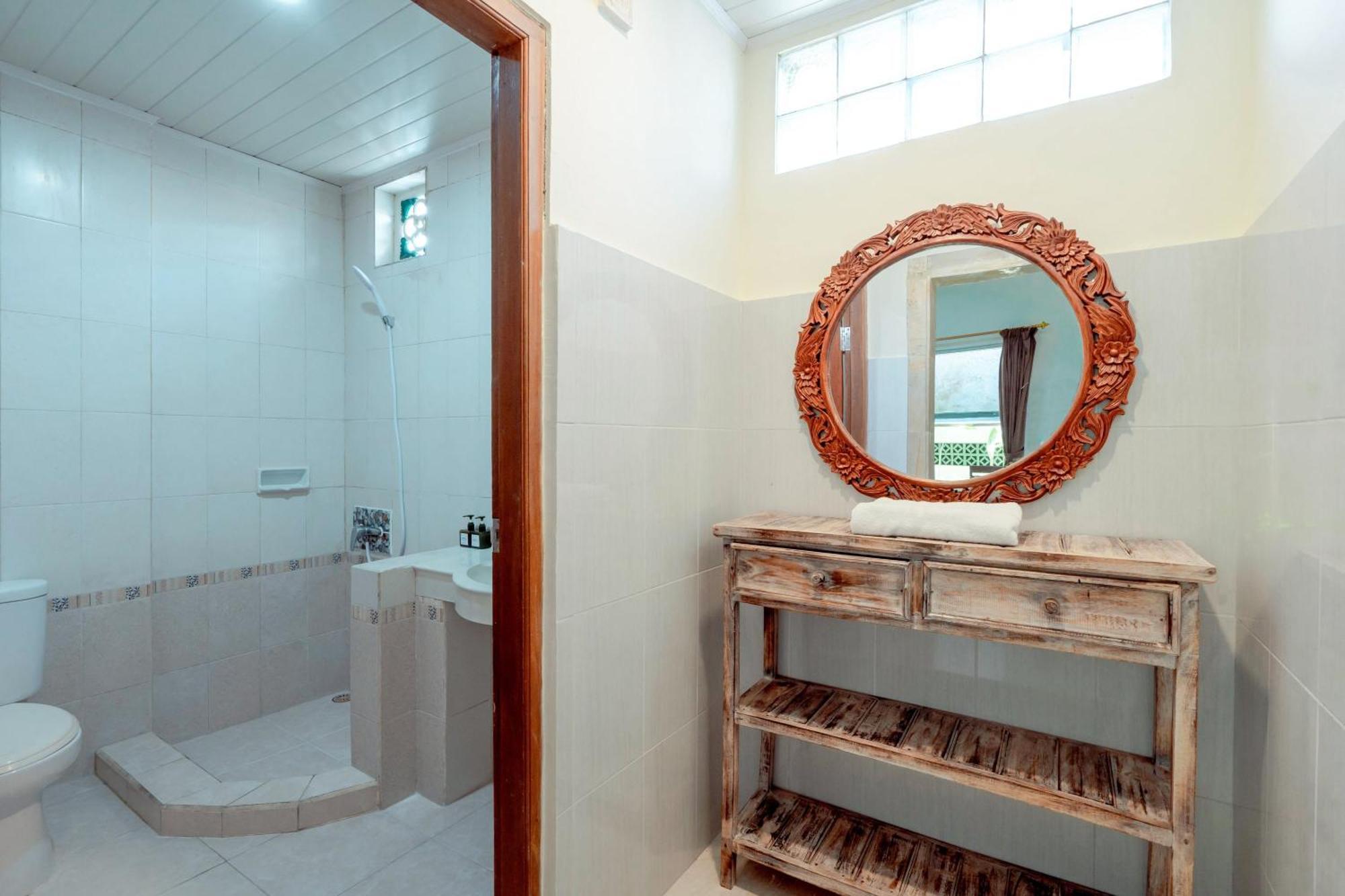Urbanview Hotel Rasa Sayang Inn Tanjung Benoa Bali Kuta Selatan ภายนอก รูปภาพ